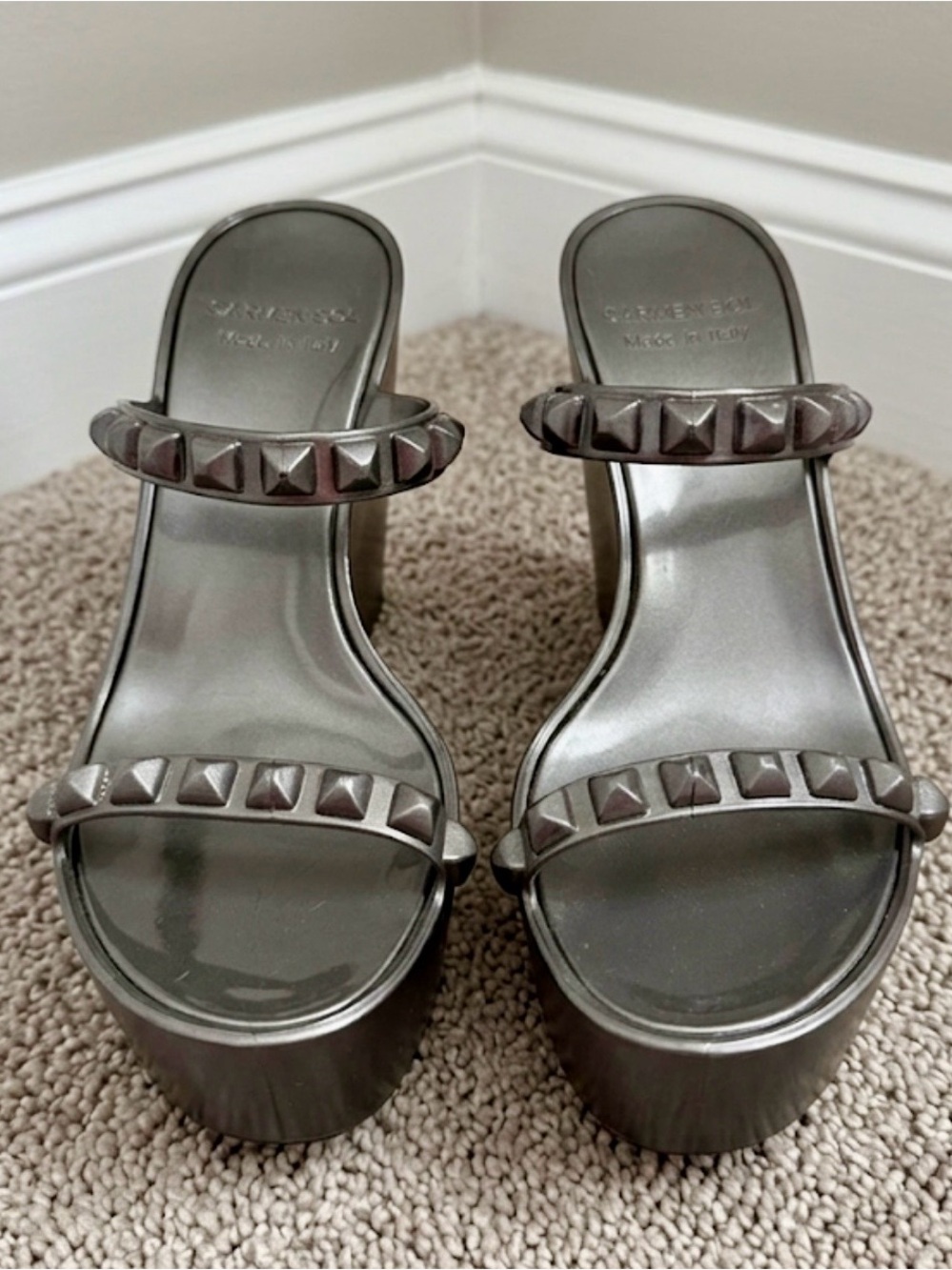 Carmen Sol Tonino Gunmetal Lustrous Studded Jelly Platform Wedges - Sz 7/37 - Picture 2 of 11